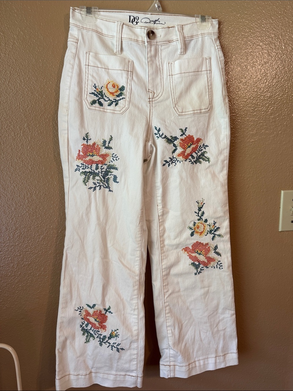 DG2 by Diane Gilman White Wide-Leg Pants with Coral and Yellow Floral Embroidery
